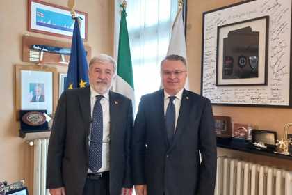 Среща на посланик Тодор Стоянов с кмета на Генуа 